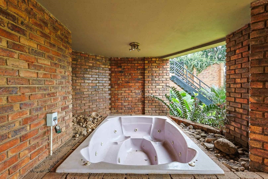 4 Bedroom Property for Sale in Hartbeespoort North West